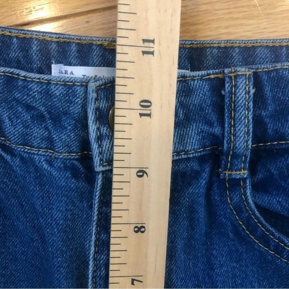 ZARA  Hi Rise Frayed Hem Cropped wide leg Jeans 2 - Picture 6 of 9